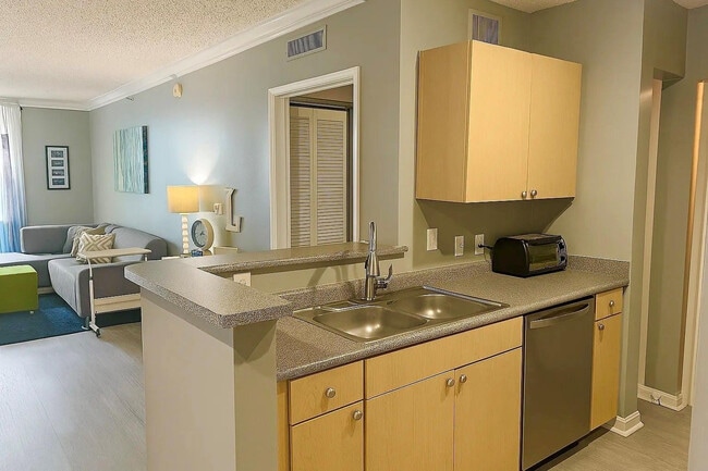 Photo - 1919 Van Buren St Unidad 609