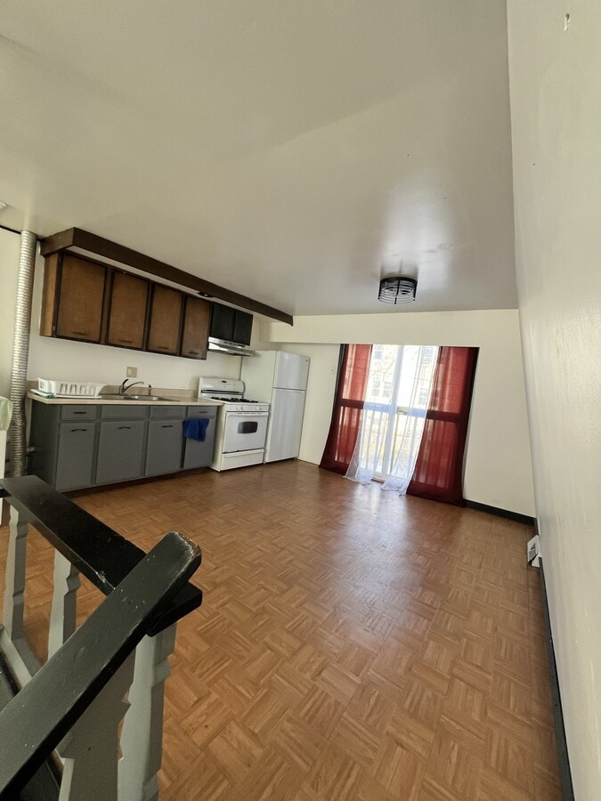 906 KITCHEN - 906 Superior St Unit 906 Superior st