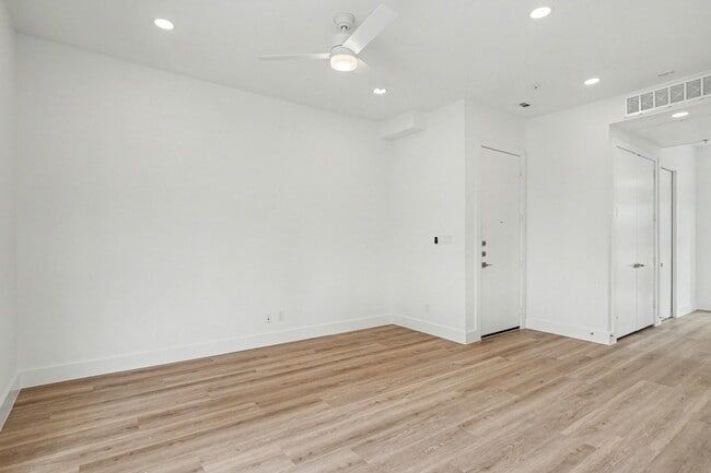 Photo - 2217 N Fitzhugh Ave Unit 303