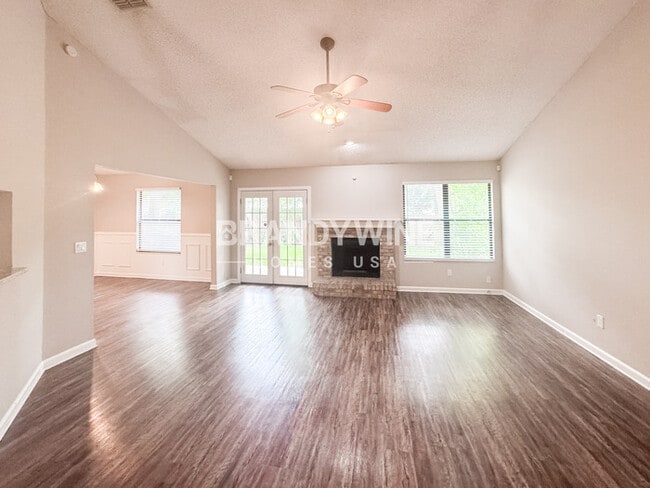 Photo - 3847 English Colony Dr N