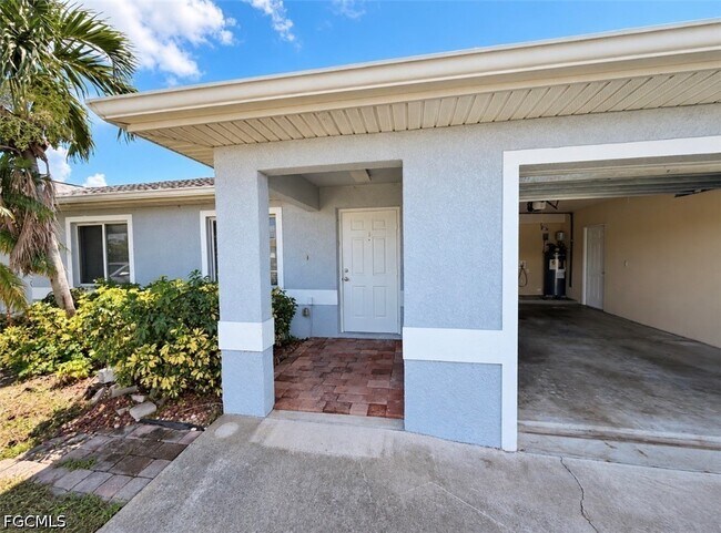 822 Diplomat Pkwy E