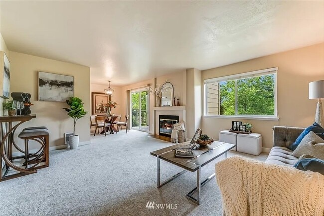 Photo - Bellevue - Spacious 2 Bedroom / 2 Bath Corner Condo Unit C1 **Pool and Gym!**