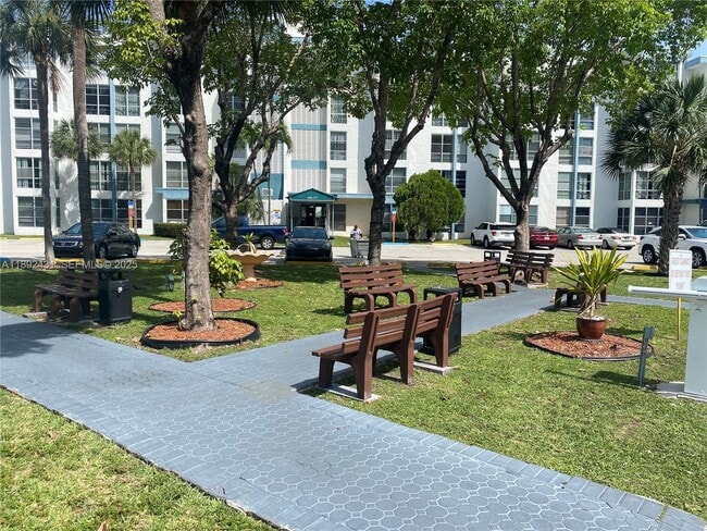 Photo - 17620 Atlantic Blvd Unidad 217