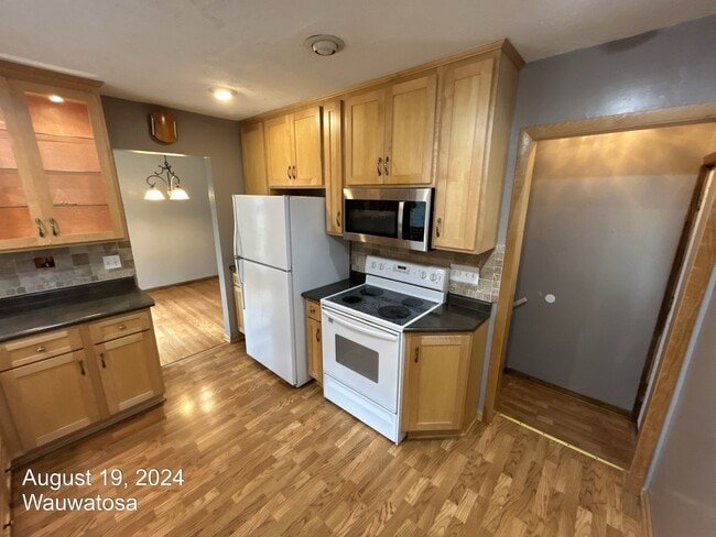 Photo - 9431 W Marion St