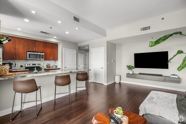 Building Photo - Charming 2BR Condo in Midtown Atlanta
