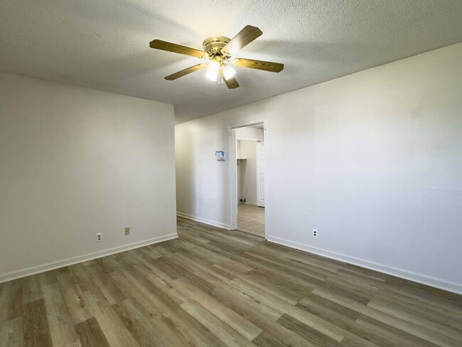 Photo - 1028 Bush Ave