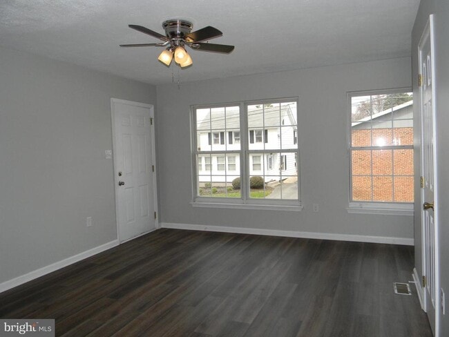 Photo - 104 W Main St