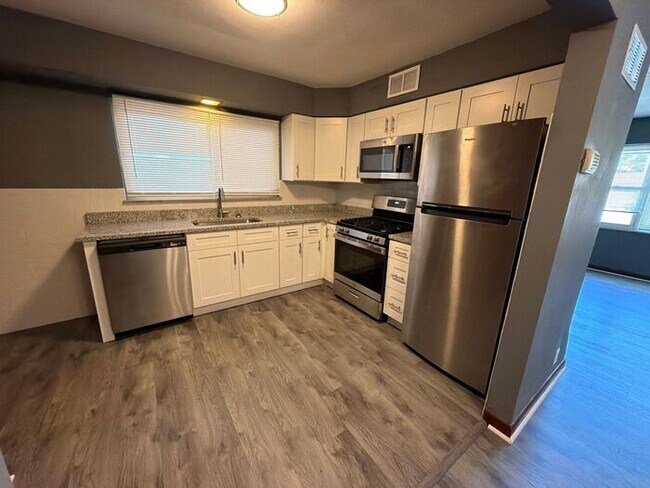 Charming 2-Bedroom First-Floor Apartment with Basement