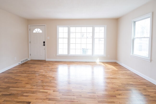 Living Room - 903 Pawnee St