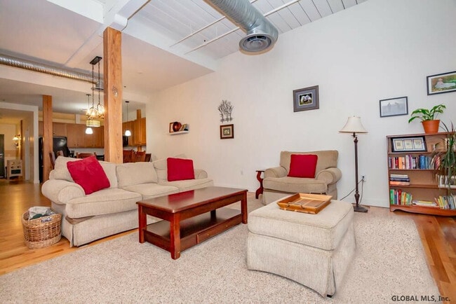 Photo - 387 3rd Ave Unidad 387 Rental
