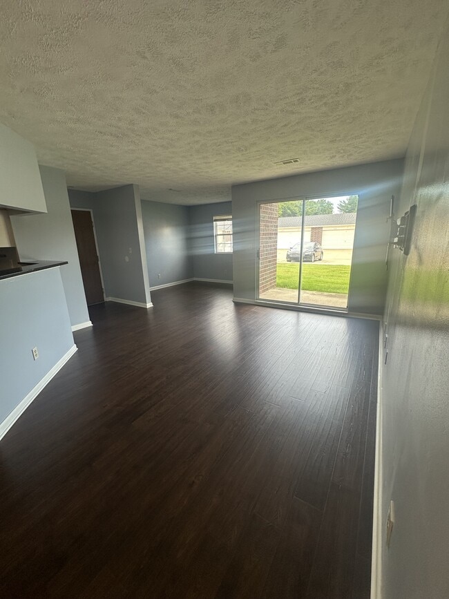 Photo - 1150 Tollis Pkwy