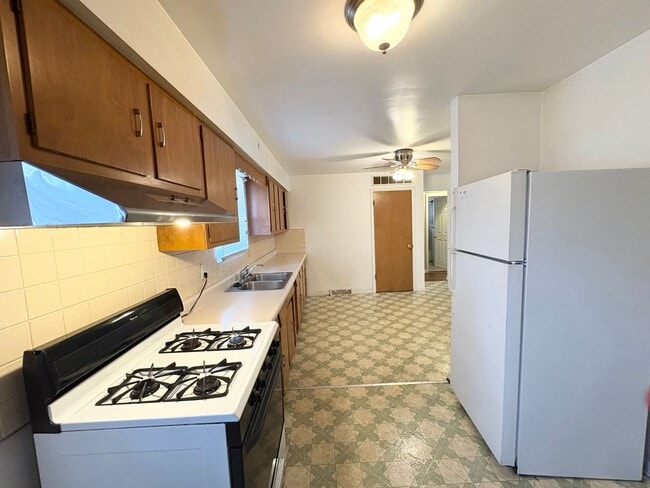 Photo - Charming 2 Bed, 1 Bath Home with Hardwood Floors