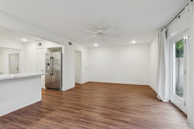 Photo - 1415 Homer St