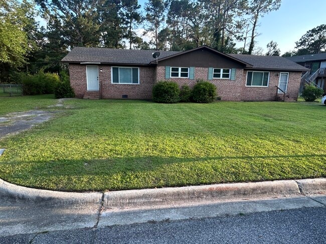 Building Photo - 1223 Poplar Ave Unit A