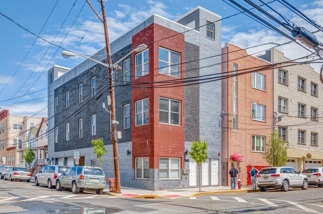 Building Photo - 542 29th St Unit 1