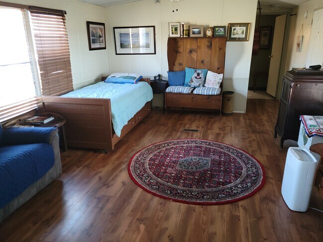 Photo - 135 Fowler Ln