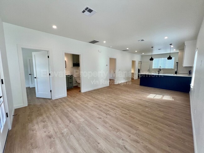 Photo - 216 E Hurd St