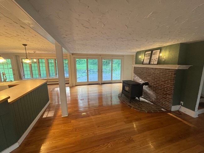 Photo - 3411 Henneberry Rd