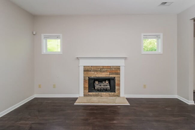 Photo - 27 Oakbrook Dr