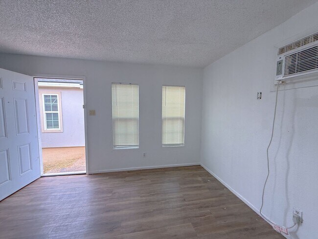 Photo - Spacious 1 Bedroom Apartment in Lubbock! Unidad F48