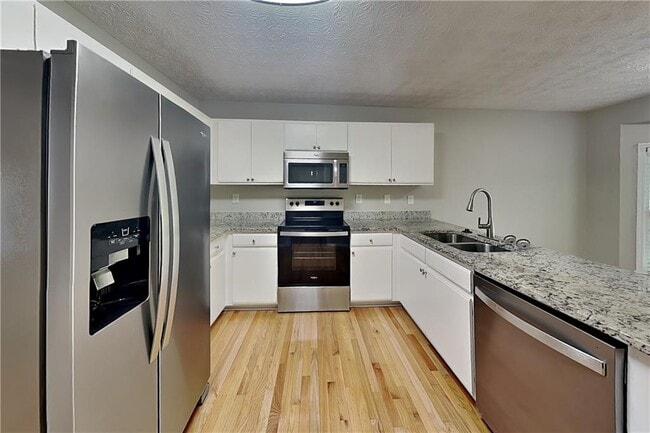 Photo - 2530 Lorne Ct SW