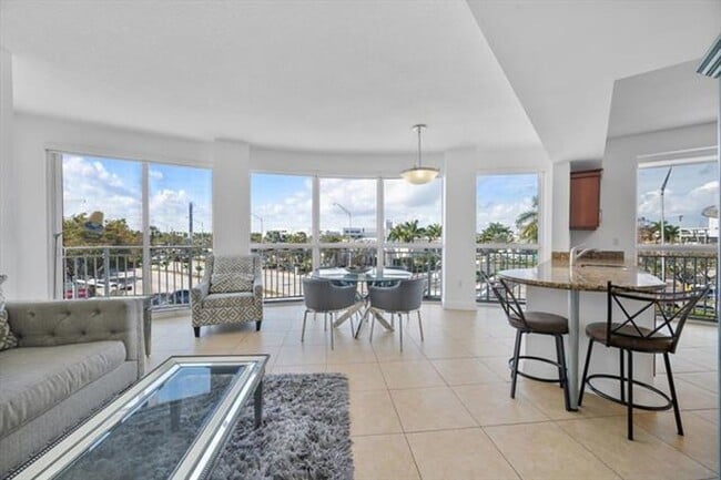 Building Photo - 7270 SW 88th St Unit 7270 SW 88th Street St # B203