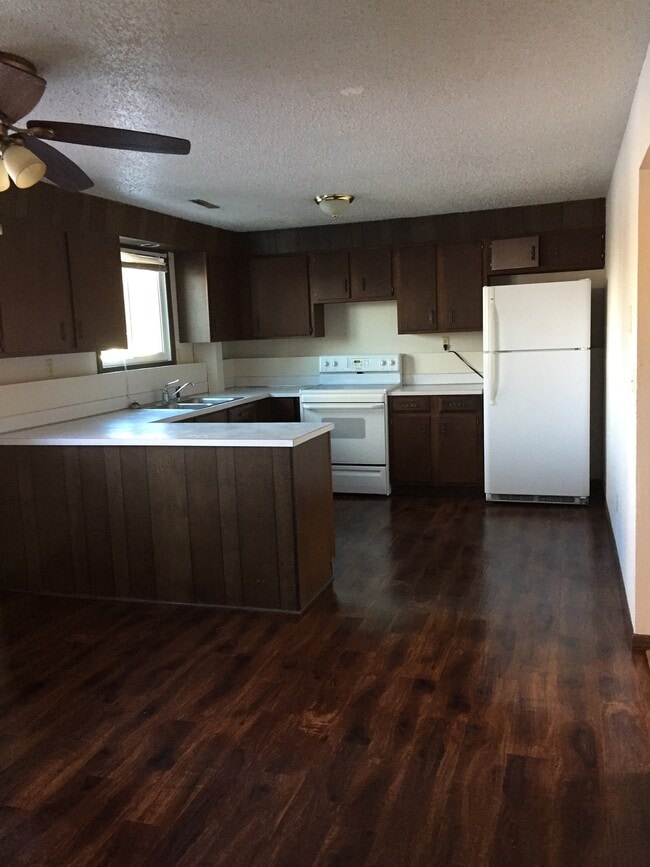 Kitchen/dining room - 1930 N 14th St Unit Lower Rental