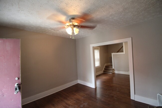 Building Photo - SPRING MOVE IN SPECIAL!! Large 2 bedroom duplex in Weiland Park / Italian Village area Unit 1467 Grant