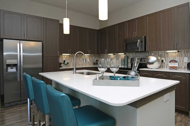Building Photo - Live Stylish + Save $1,000 Unit PWN2