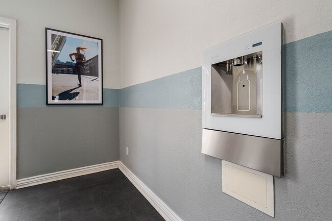 Palm Court Apartments apartments — community photo