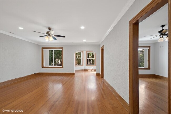 Photo - 2717 W Argyle St Unidad 2