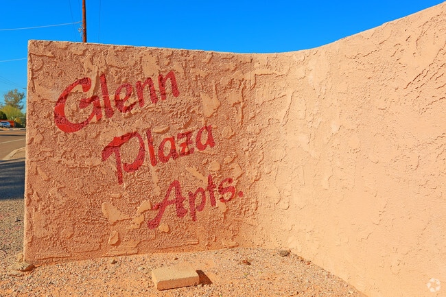 Photo - Glenn Plaza Apartments