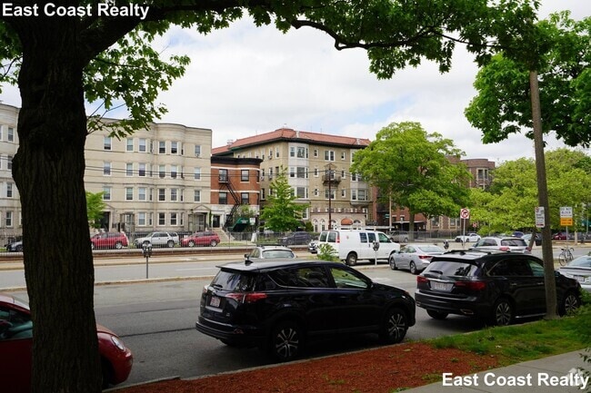 Building Photo - 1292 Commonwealth Ave Unit B Rental