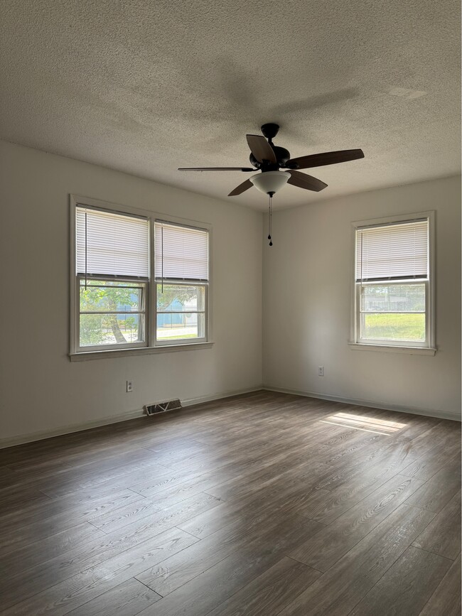 Photo - 1813 Ashcraft Ave