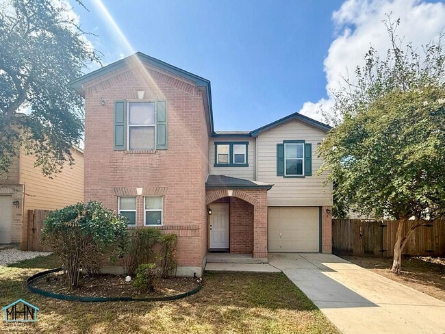 Building Photo - Beautifully Updated 2-Story 3-Bedroom, 2.5-Bathroom Gem Nestled in the Heart of San Antonio!