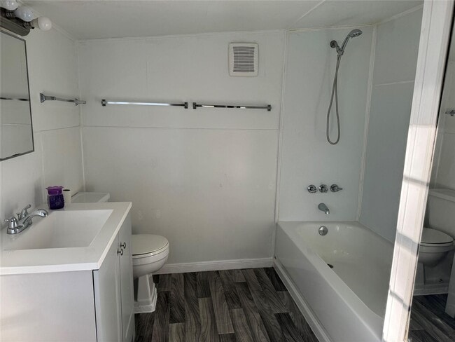 Photo - 406 7th St