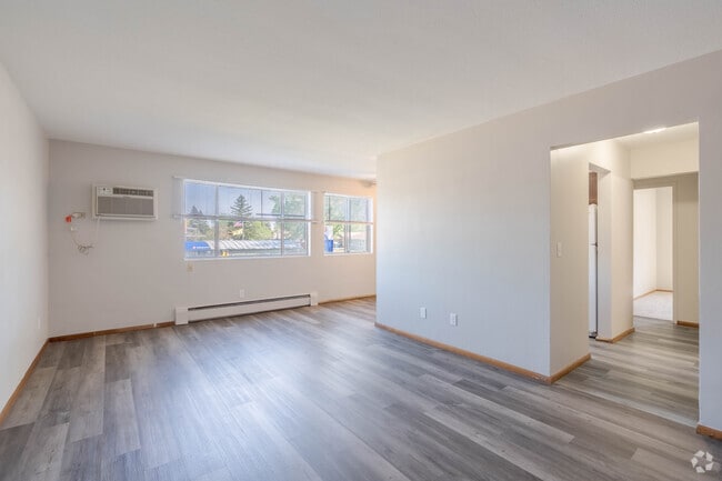 2BR,1BA - 724SF - Living Room