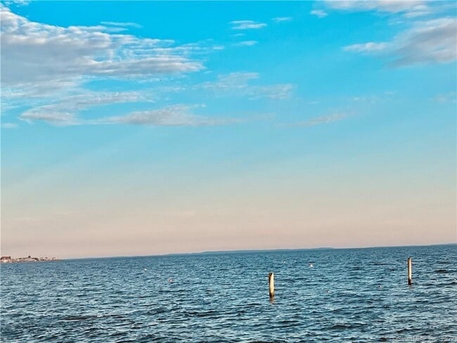 28 Beach Rd E