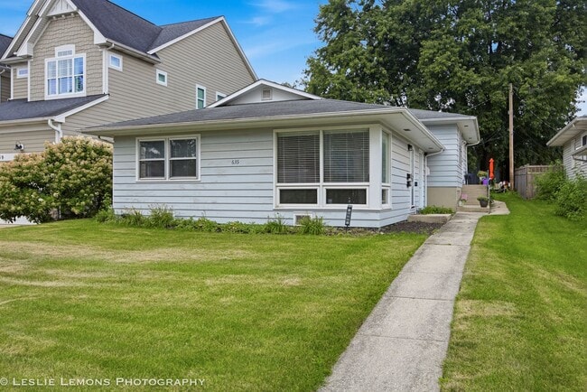 Building Photo - 2 Bedroom Duplex Available