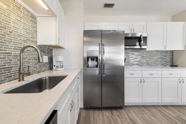 Photo - 2501 NE 12th St