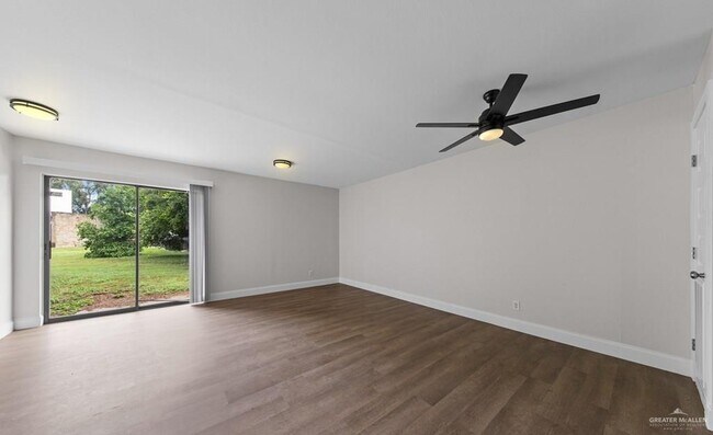 Photo - 8 Continental Dr Unidad 3