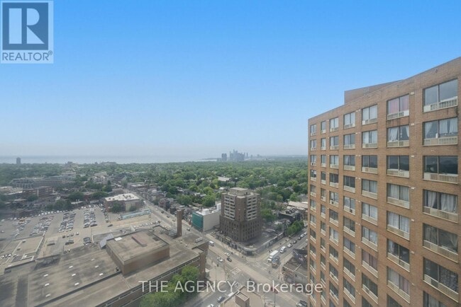Photo - 2360 Dundas St W Unit 2816B