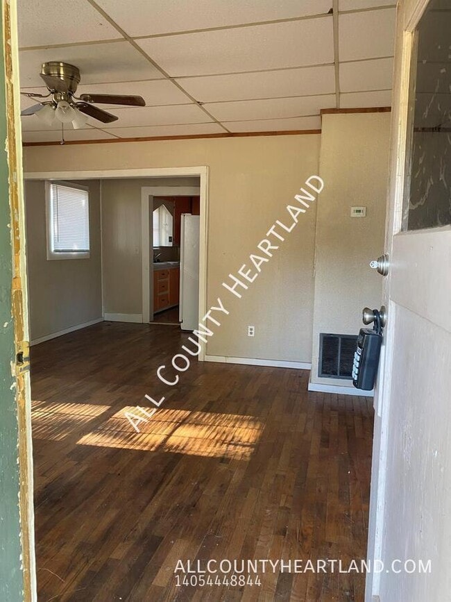 Photo - 219 W Kenworthy Ave