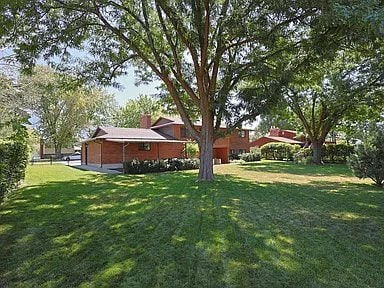 132 S Larkin Ln