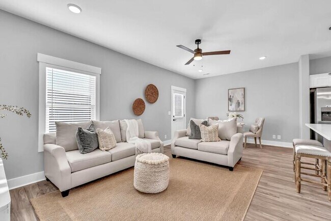 Photo - 1504 Jonathan Wade Cir
