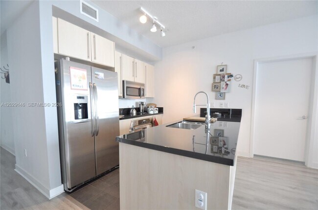 Photo - 79 SW 12th St Unidad 2410-S