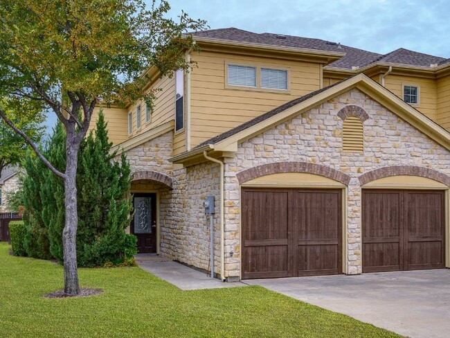 Building Photo - Riachi at One21