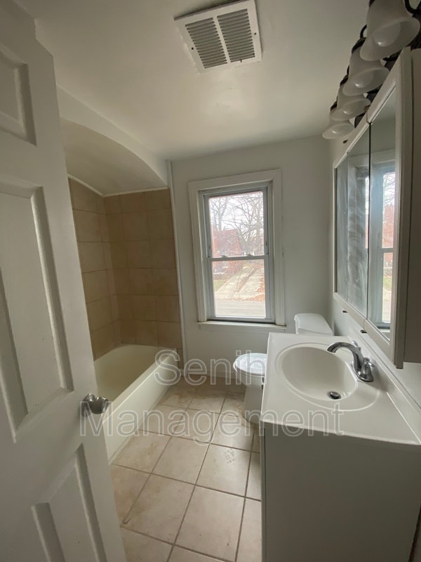 Photo - 5074 Berkshire St