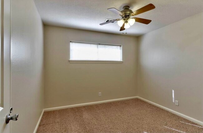 Photo - 2011 Stebbins Dr