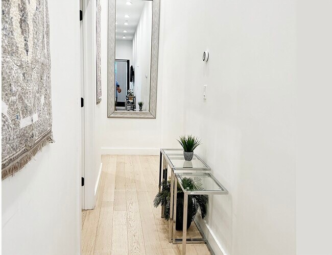 Photo - 360 Meridian St Unit 4